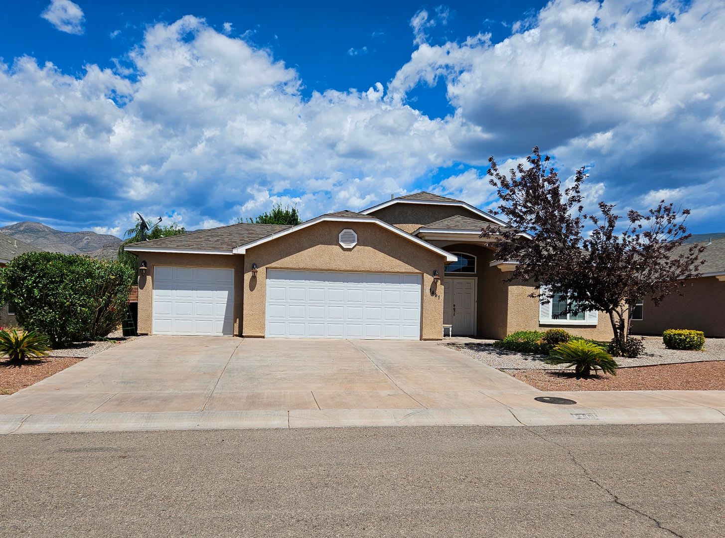 Spacious Golf Course Area Home with 4 Bedrooms &amp; 2 Baths – photo 1 of 26