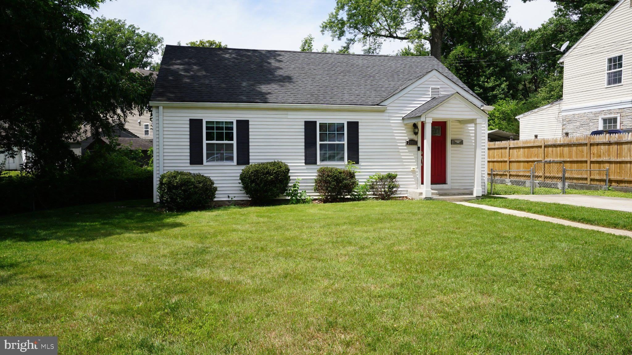 2006 GRIFFITH Road – photo 1 of 17
