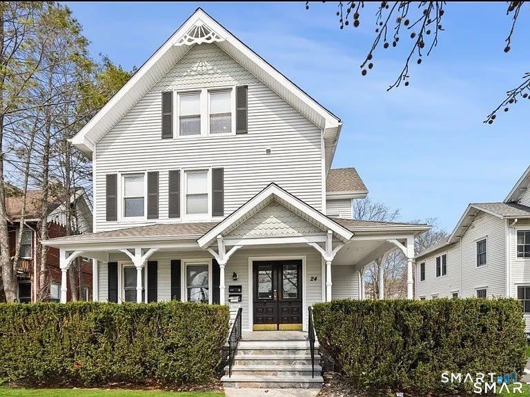 24 Hoyt Street – photo 1 of 7