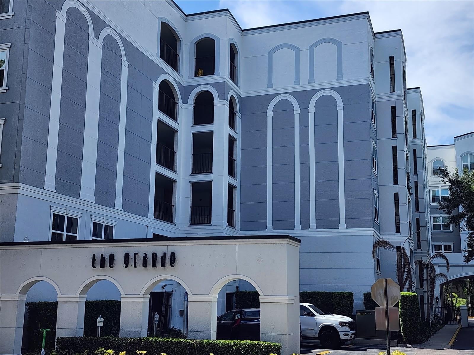 206 E SOUTH Street – photo 1