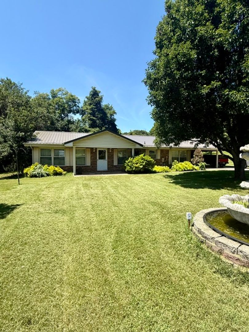 3 Bedroom 1 Full Bath 2 Half bath Brick house for Rent – photo 1 of 9