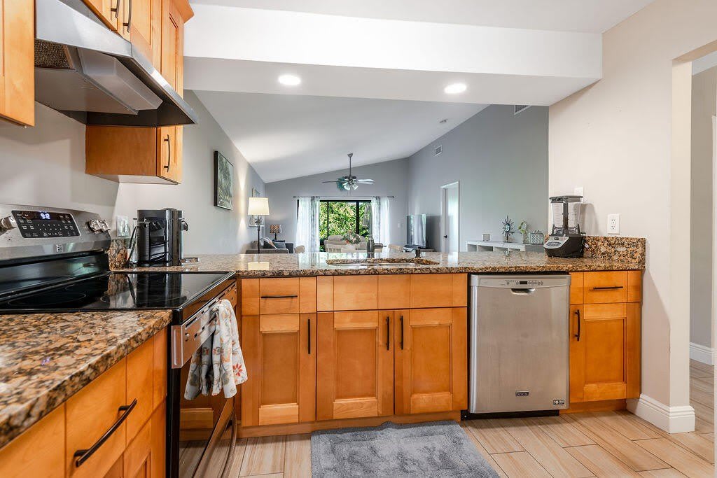 4143 Palm Forest Drive N – photo 1