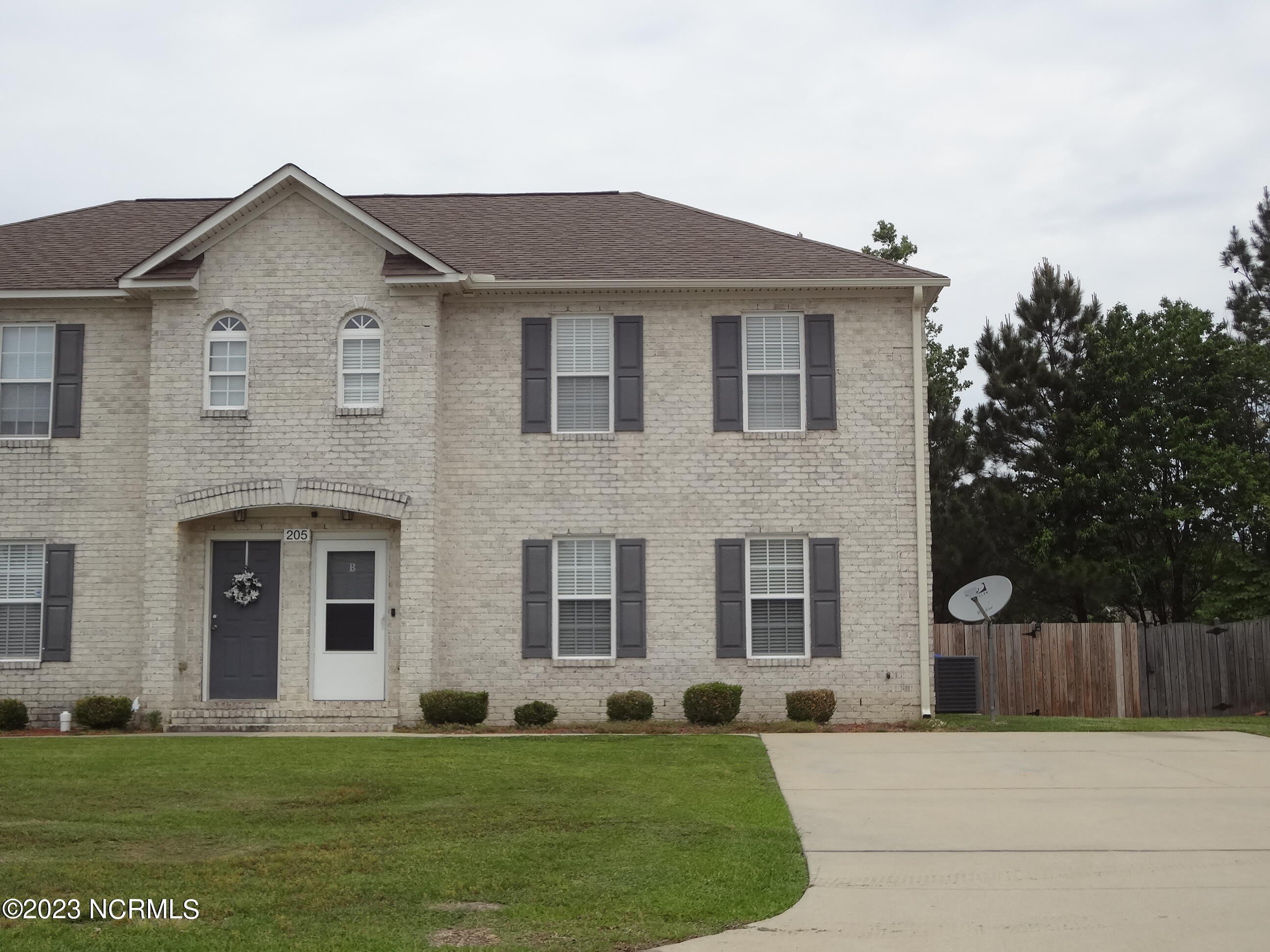 205 S Pointe Drive – photo 1 of 7