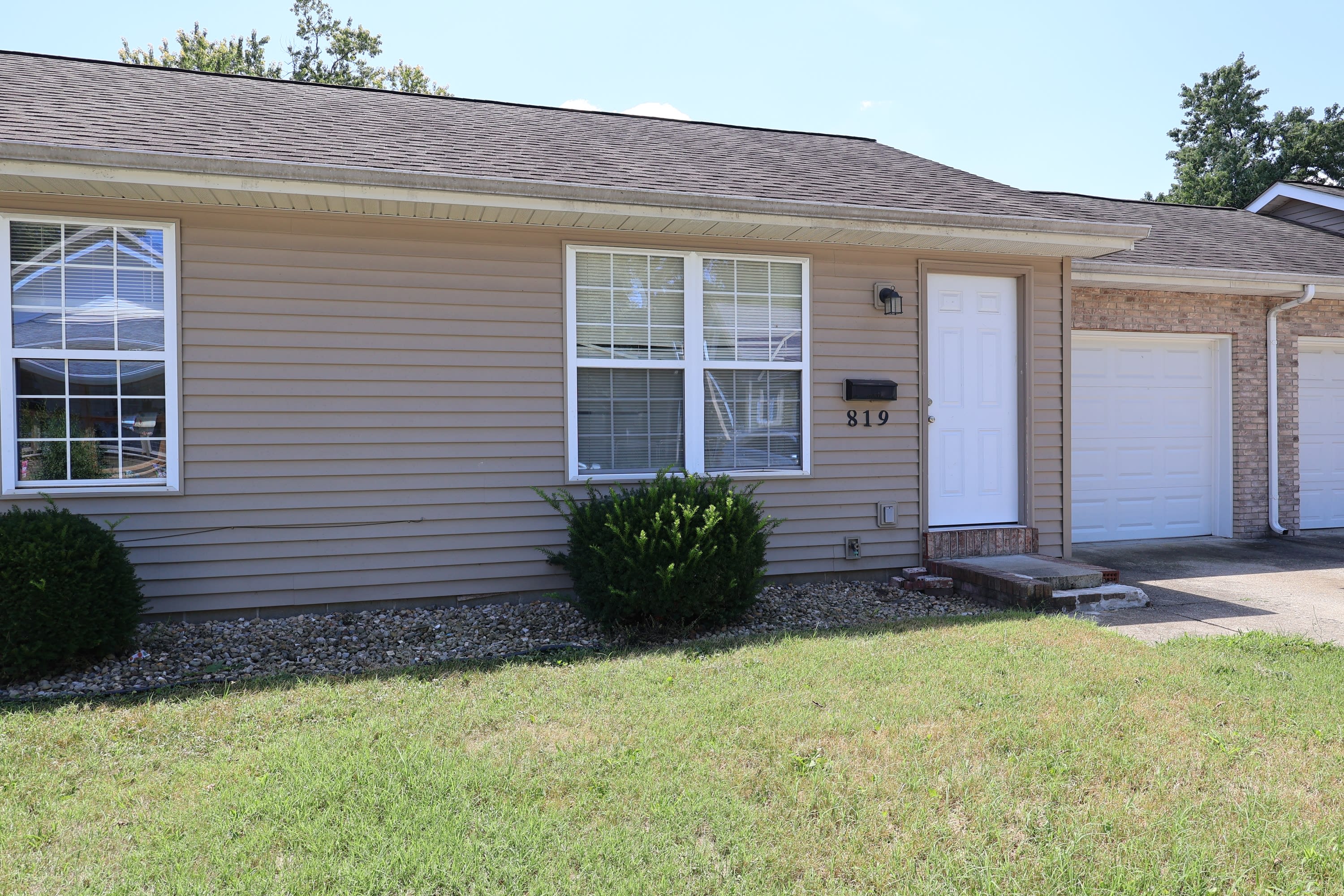 819 15th St – photo 1 of 49