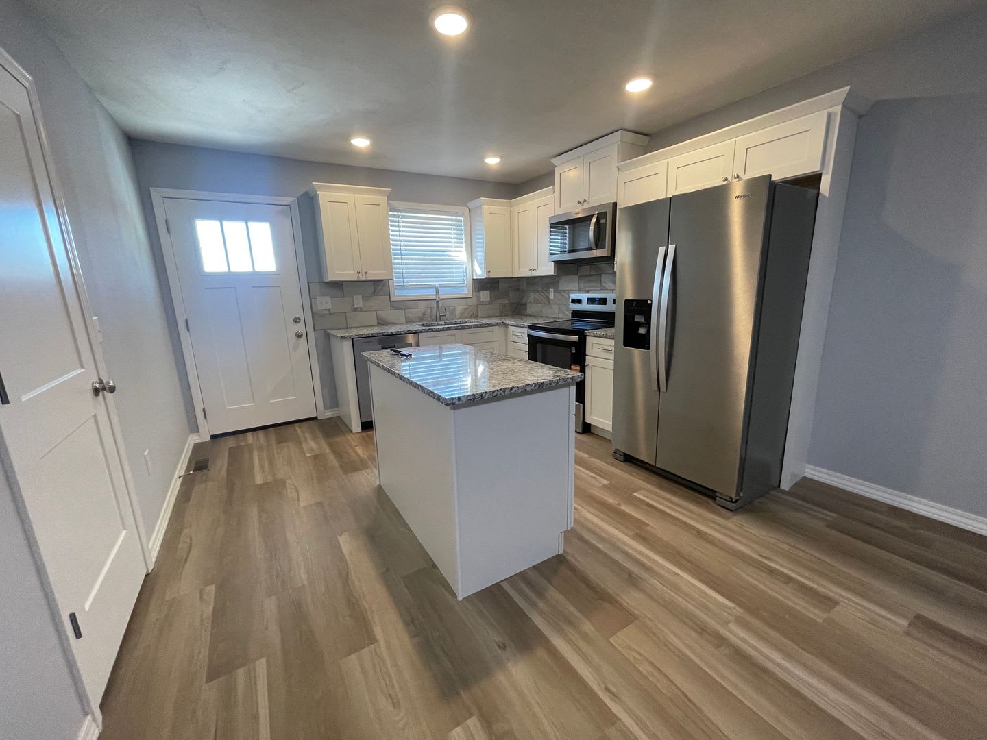 Lease Up Special – Brand-New 2 Bed, 2 Bath House in Kimberling City- Year Round Vacation Home – photo 1 of 15