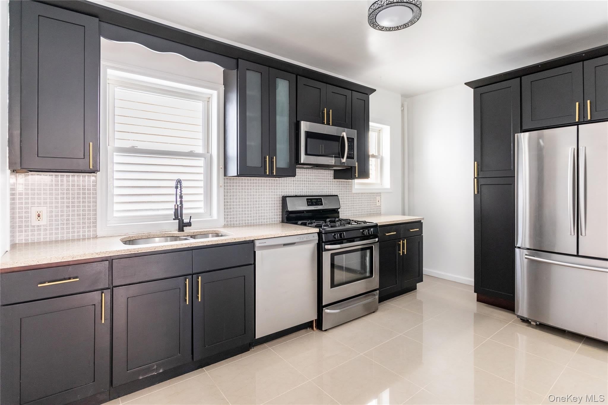 52 Adrian Avenue – photo 1