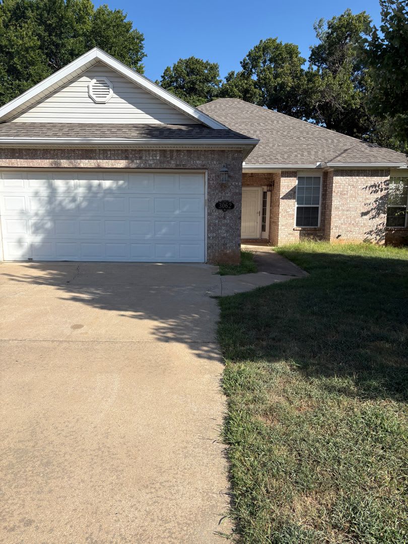 BEAUTIFUL HOME IN GREAT LOCATION! – photo 1