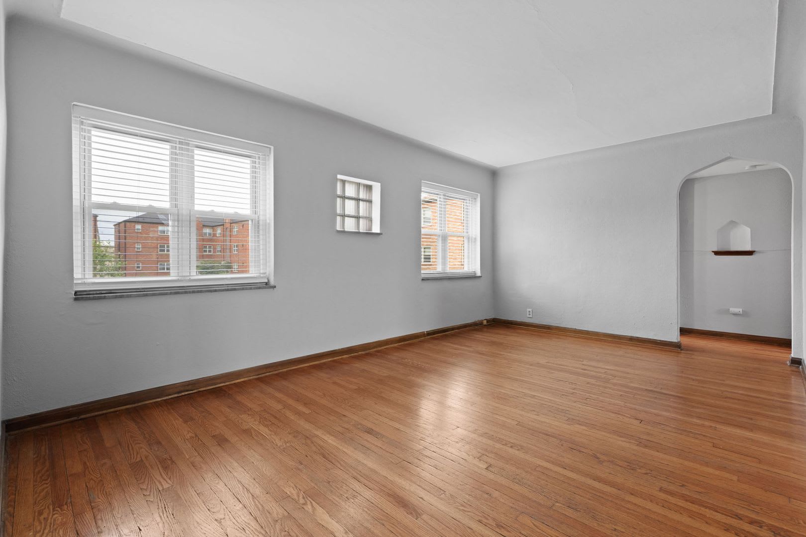 5828 Lindenwood Ave 2W Www Southcityspaces Com – photo 1