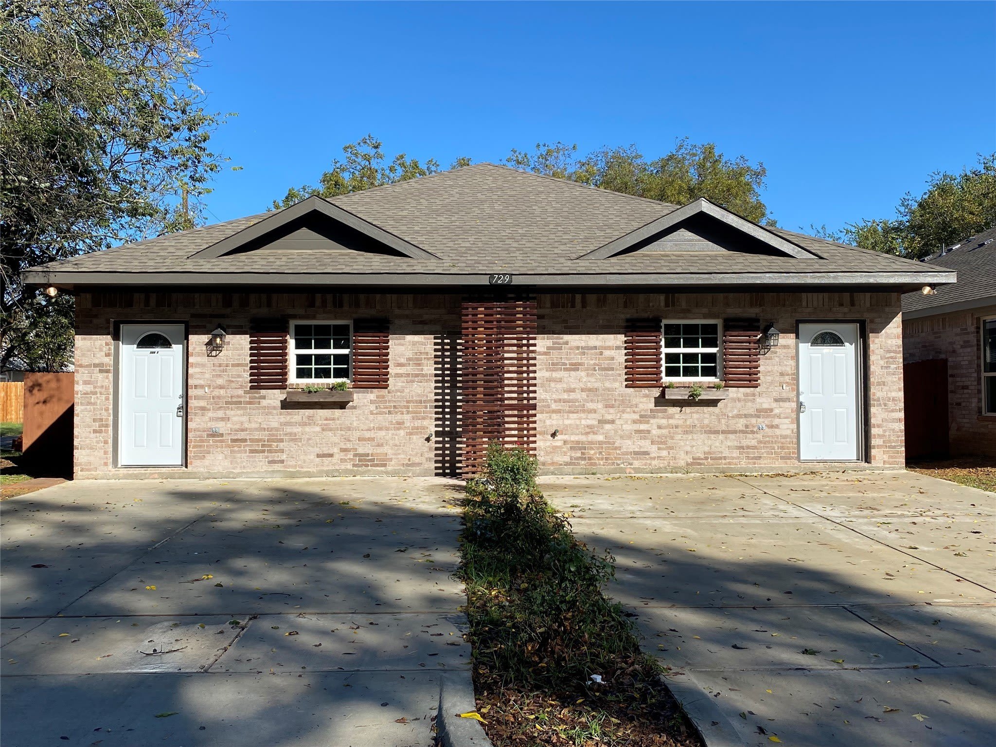 729 E Brown Street – photo 1 of 19
