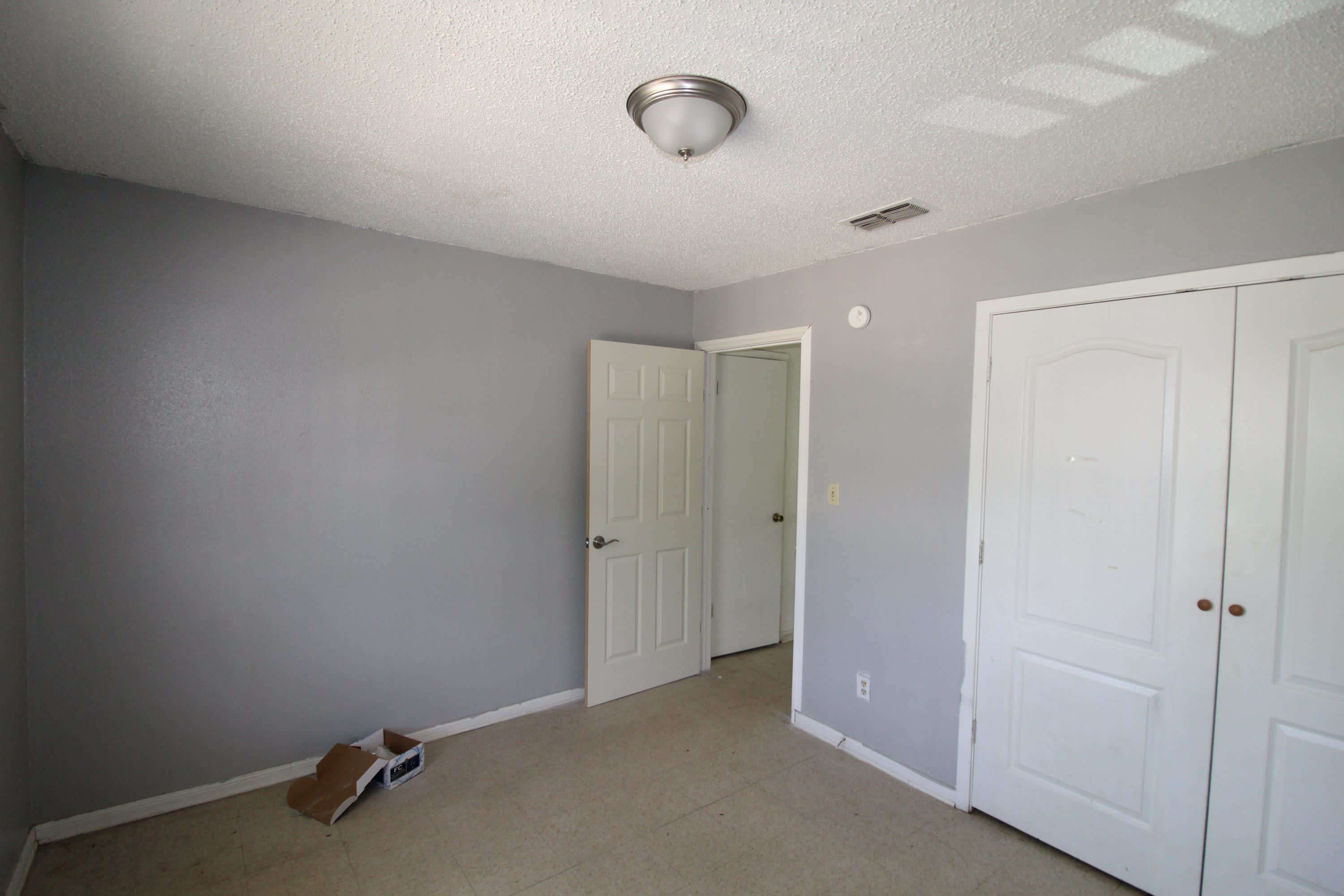 106 E King Ave – photo 1 of 6