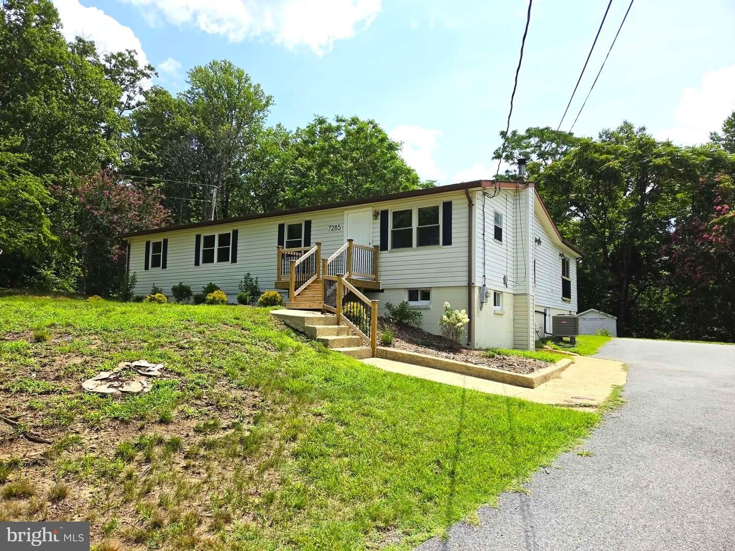 7285 CLYDE JONES RD – photo 1 of 40
