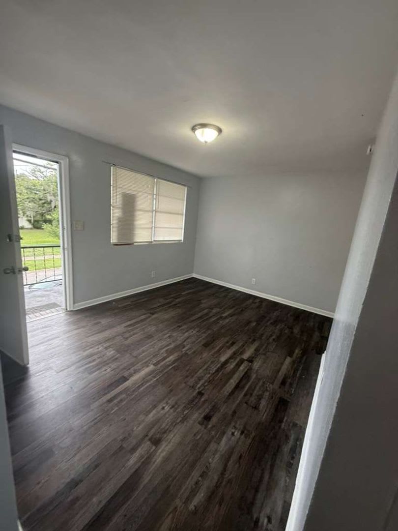1305 W 6th St #1-4 – photo 1
