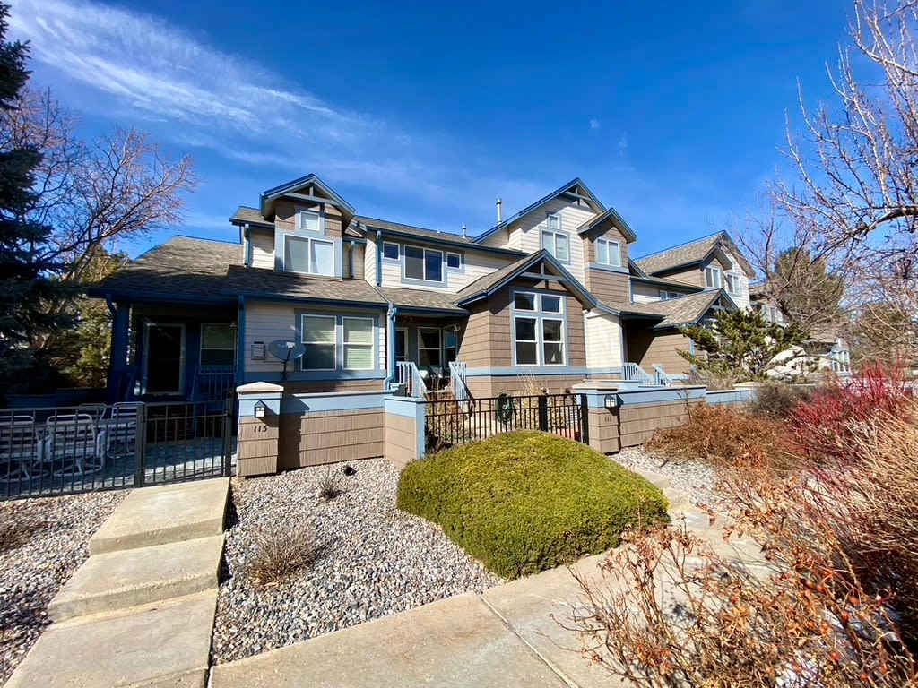 111 Rowena Place – photo 1