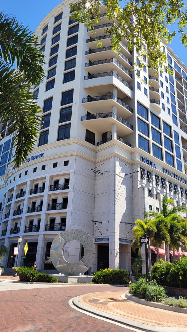 Short term ONLY luxury 2/2 condo in the heart of downtown Sarasota – photo 1