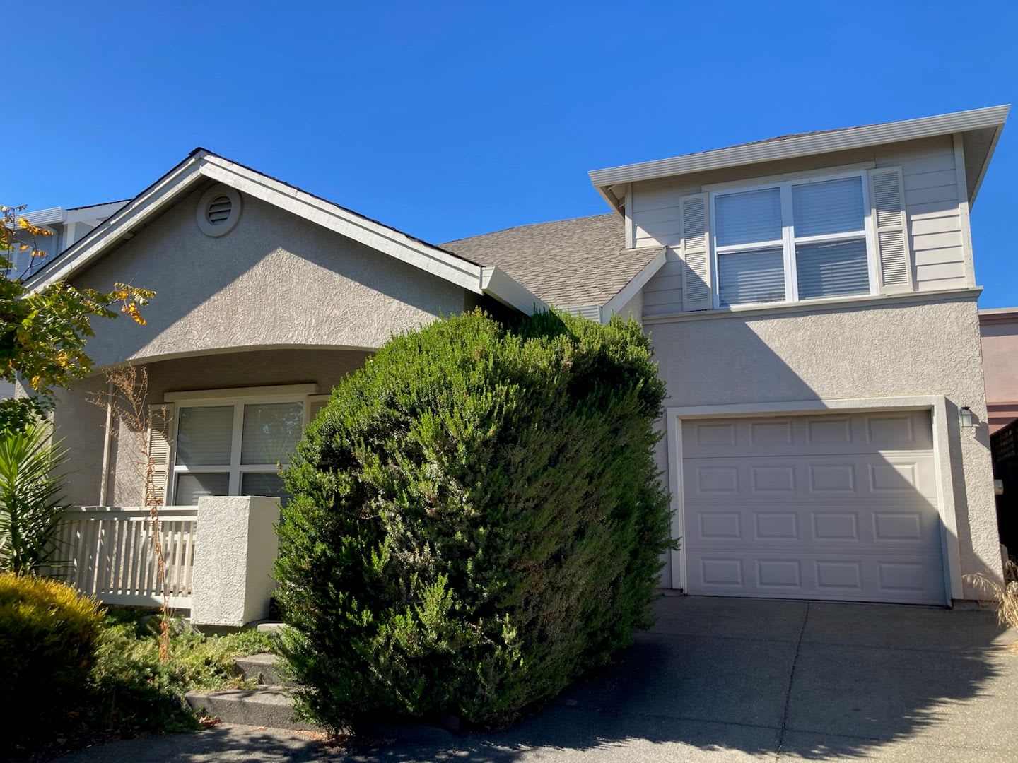 Lovely 3 bedroom, 2.5 bath home available now in Santa Rosa! – photo 1