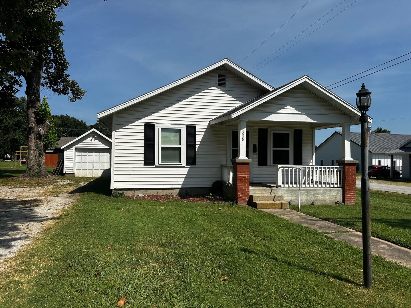 Well Maintained -2 bed 1 bath home in Marshfield – photo 1 of 4