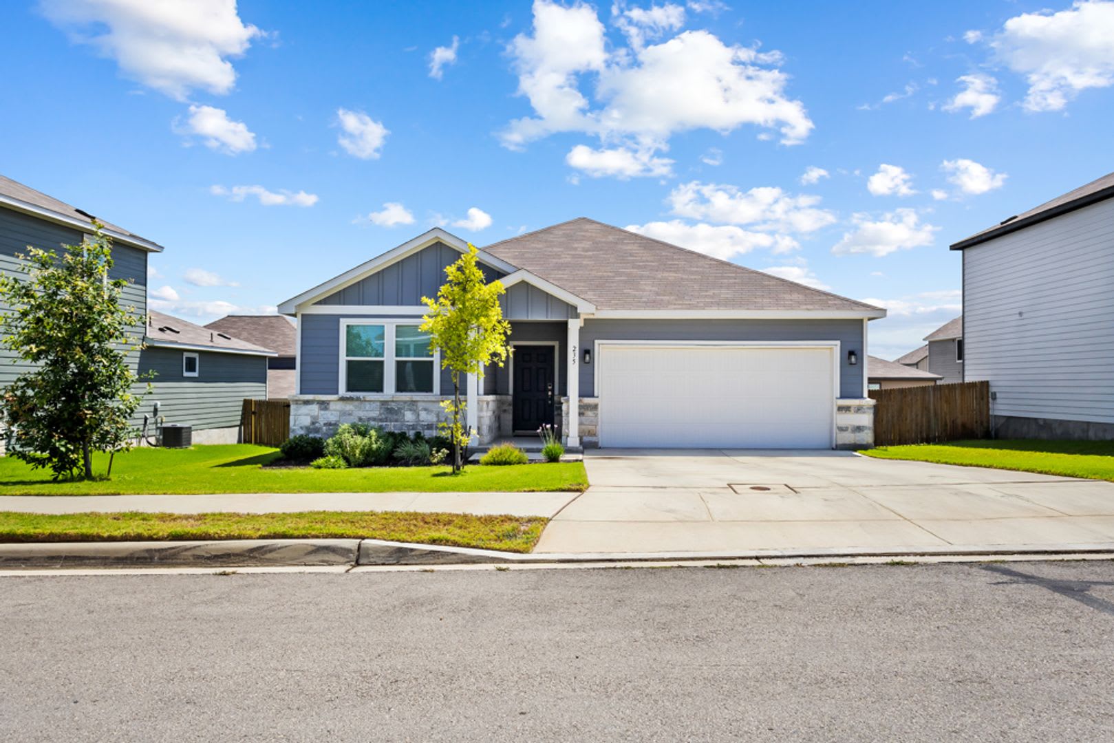 Beautiful 3 Bedroom Home in Bella Rosa – Open Floor Plan & Covered Patio – photo 1