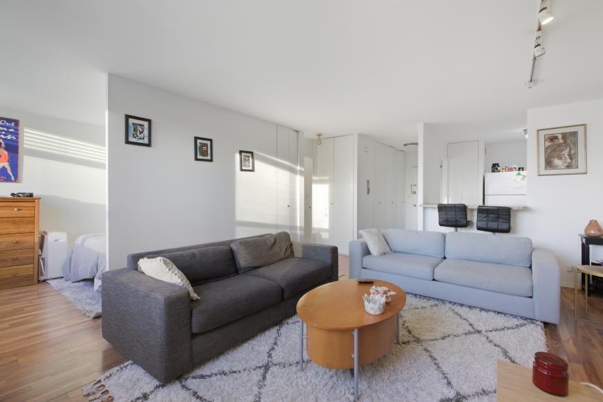 1355 Sandburg – photo 1