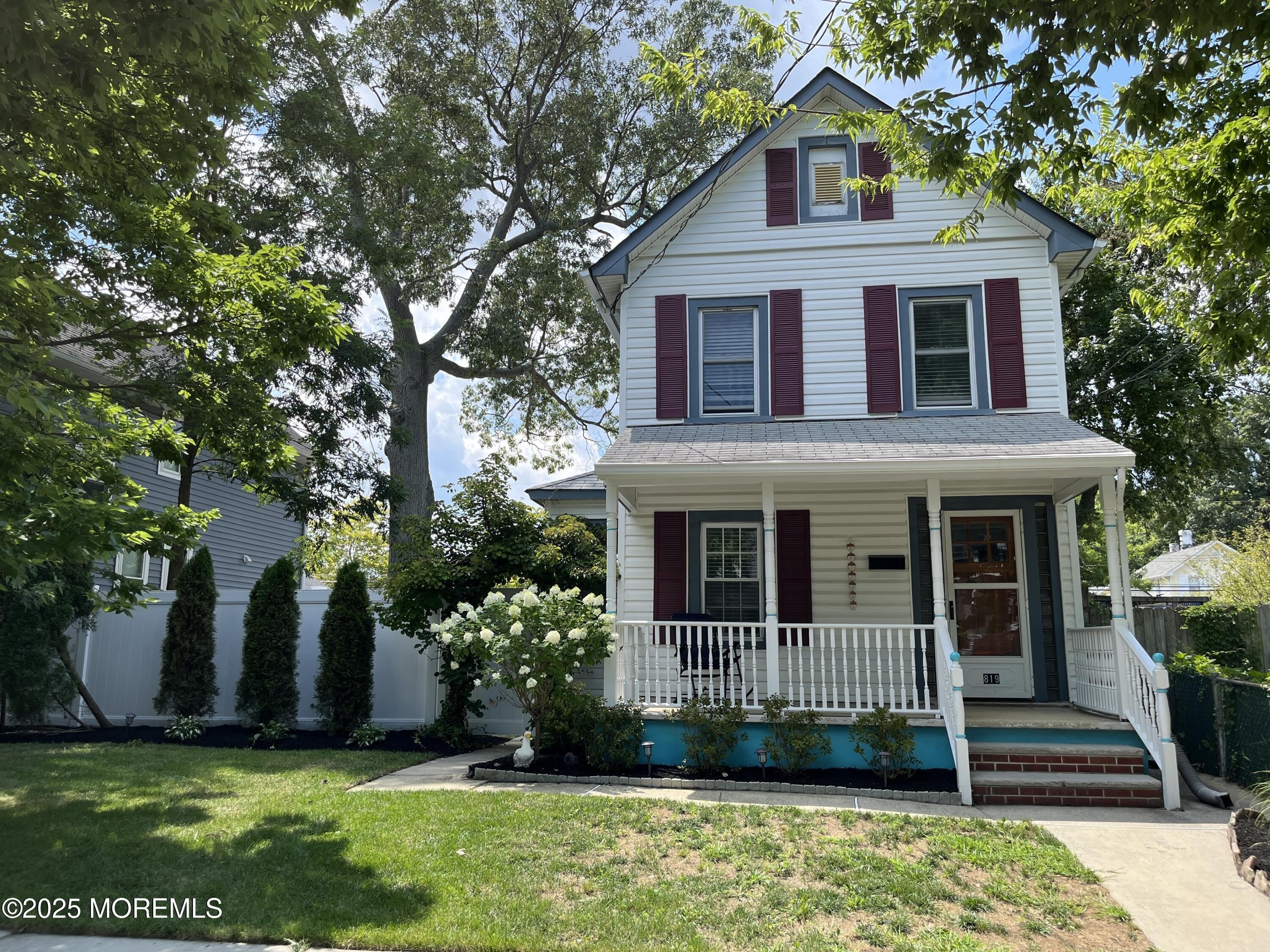 819 Dunlewy Street – photo 1