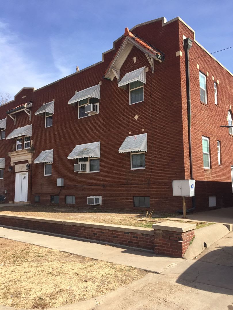 1201 E Broadway APT K – photo 1 of 6