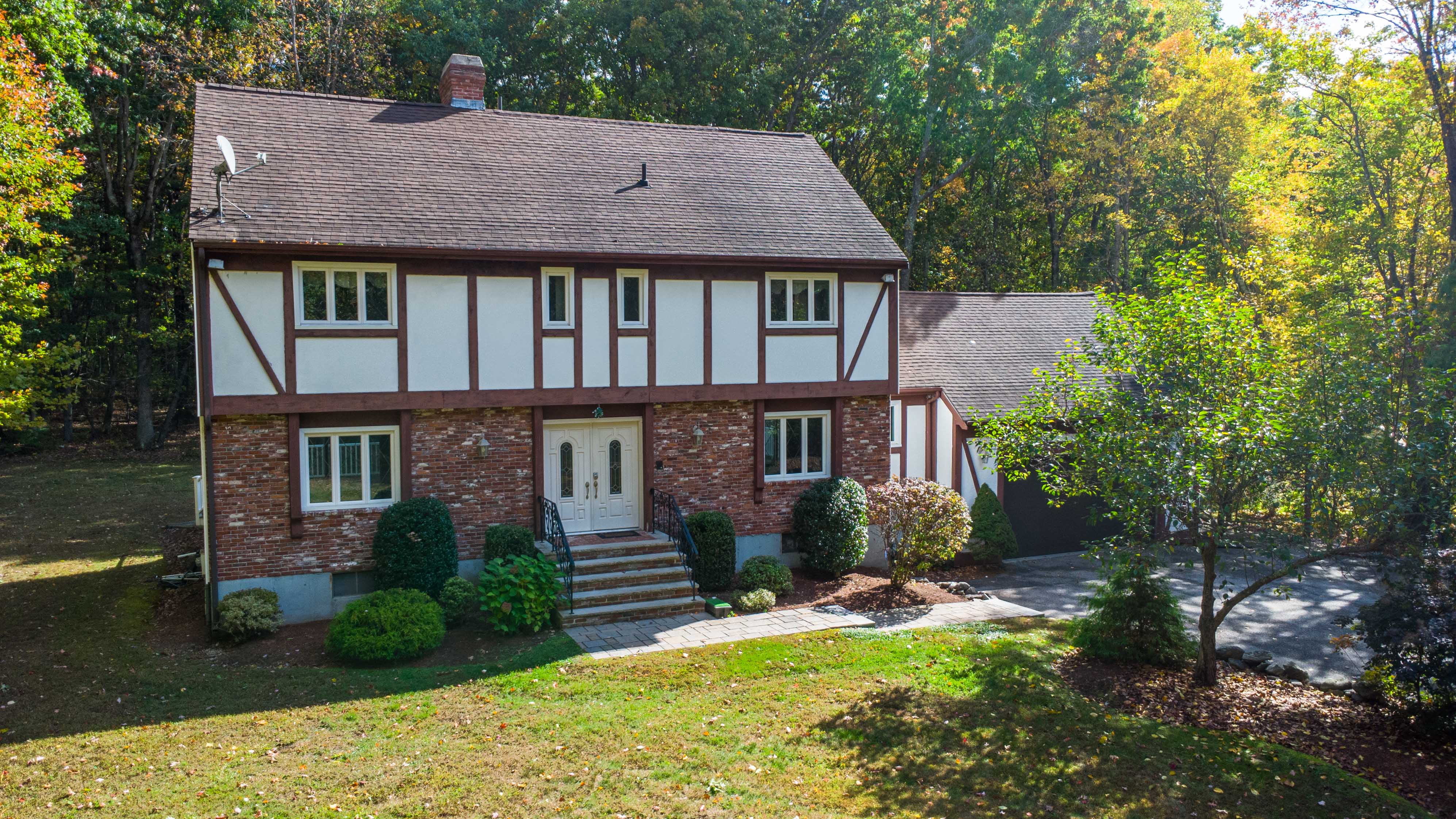23 Golden Oaks Drive – photo 1 of 65