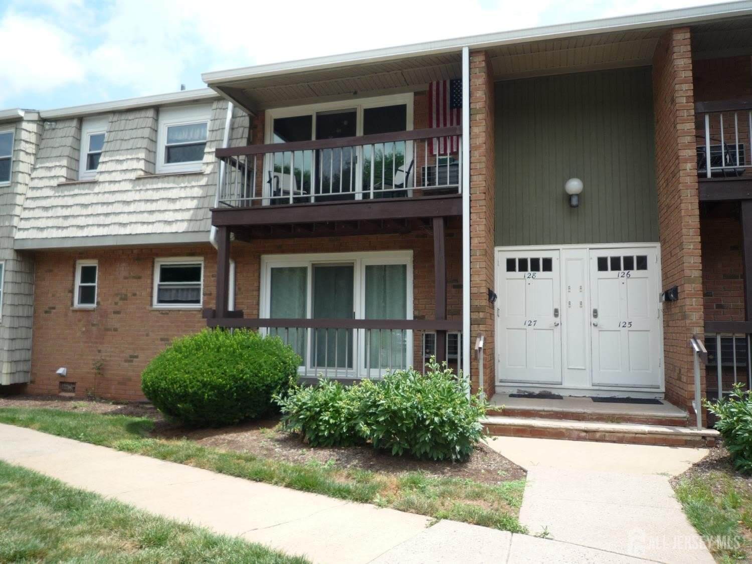 44 DEANNA Drive – photo 1 of 14