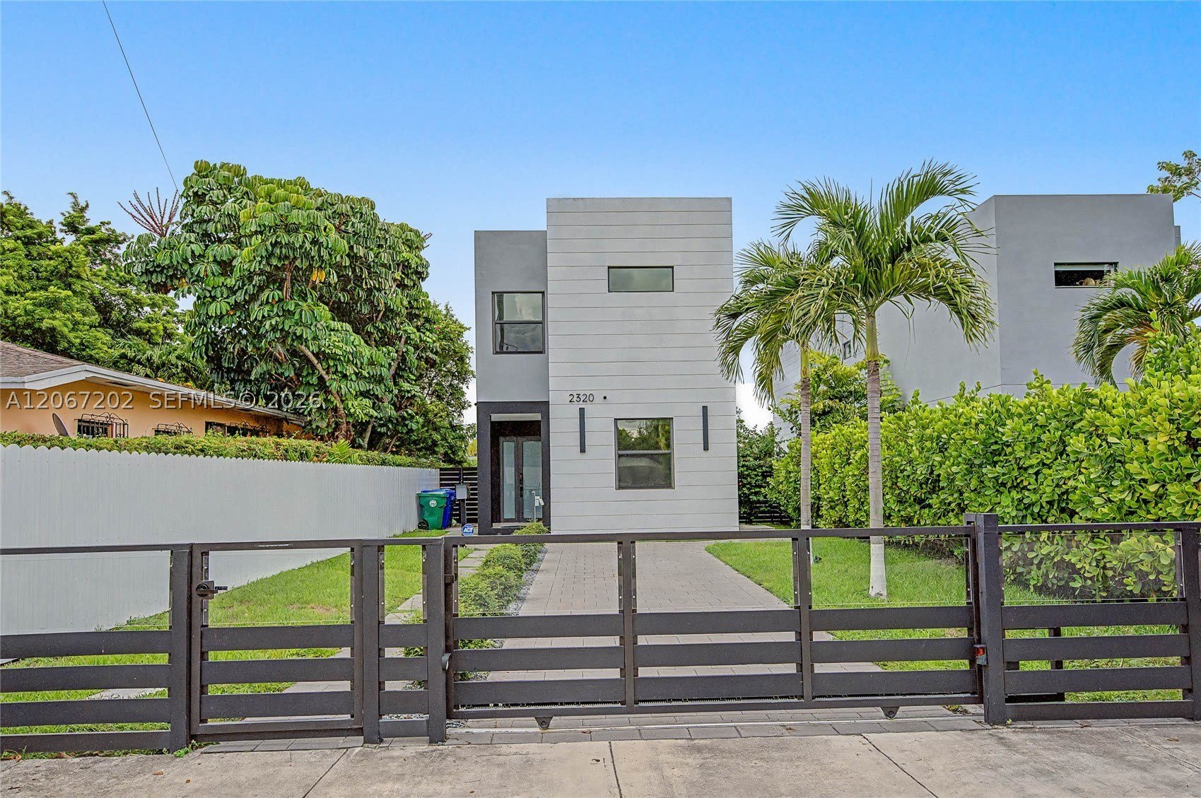 2320 SW 14th St – photo 1