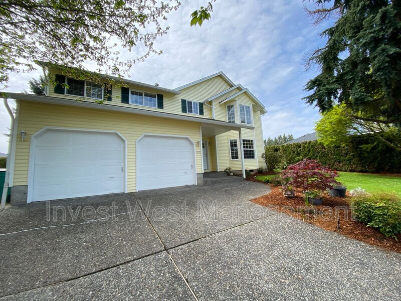 8511 NE 66th St – photo 1 of 23