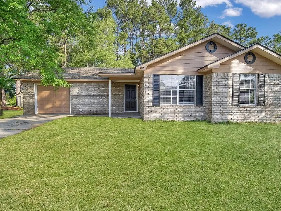 105 NE Shayna Drive – photo 1 of 6