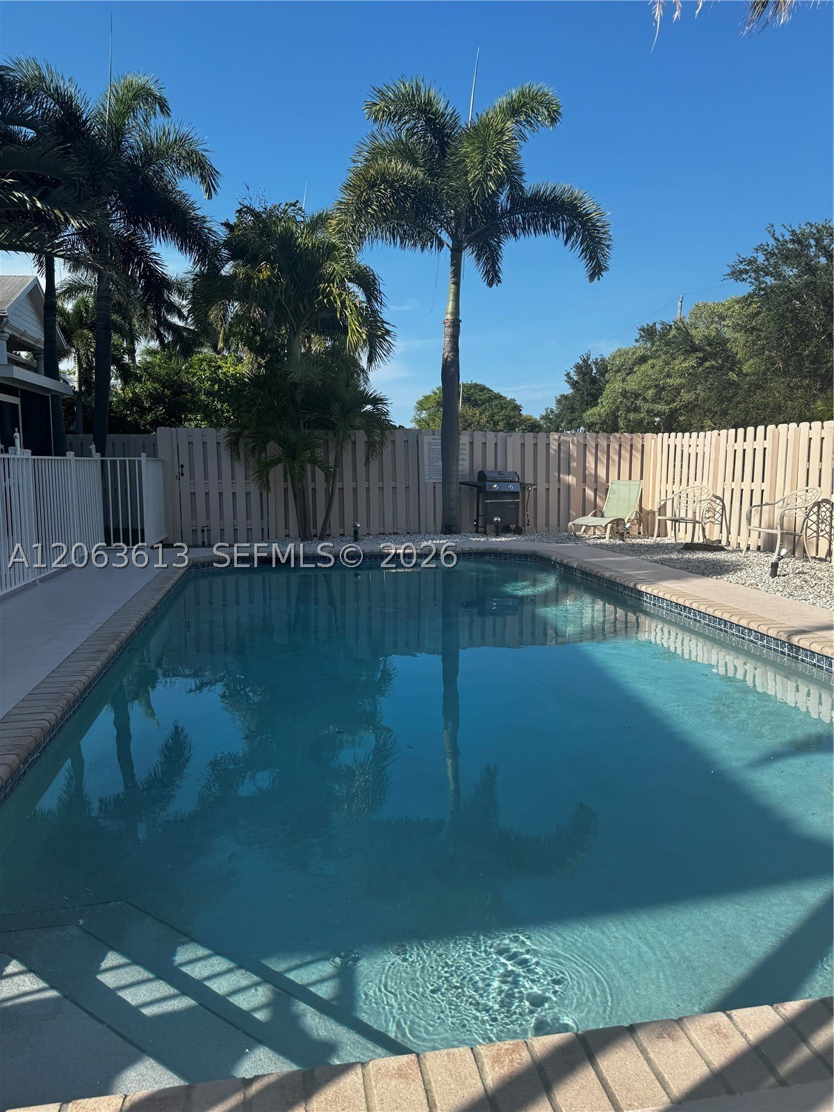 4517 NE 21st Ave – photo 1