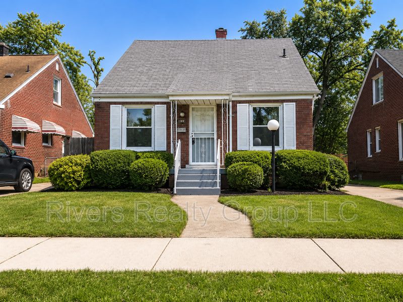 8418 Grandville Avenue – photo 1