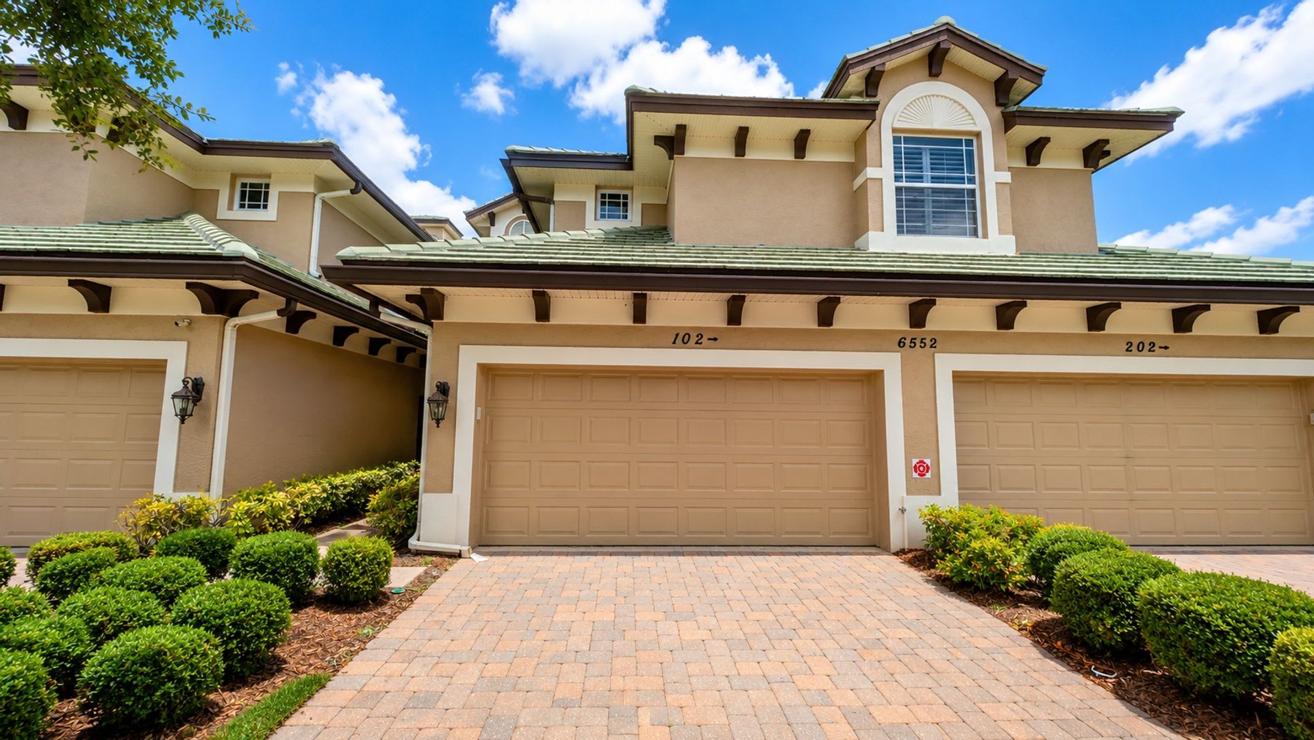 Annual unfurnished 3/2 villa in the Moorings at Edgewater – photo 1