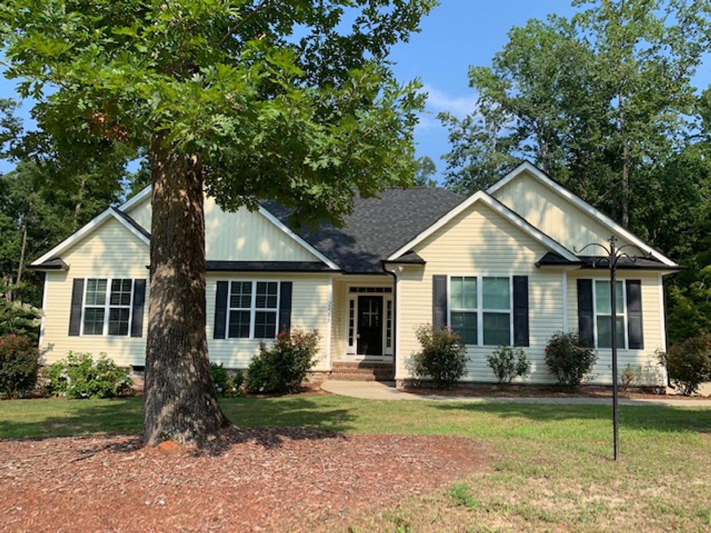 Beautiful 3-Bedroom Ranch Home Near Falls Lake! – photo 1 of 35