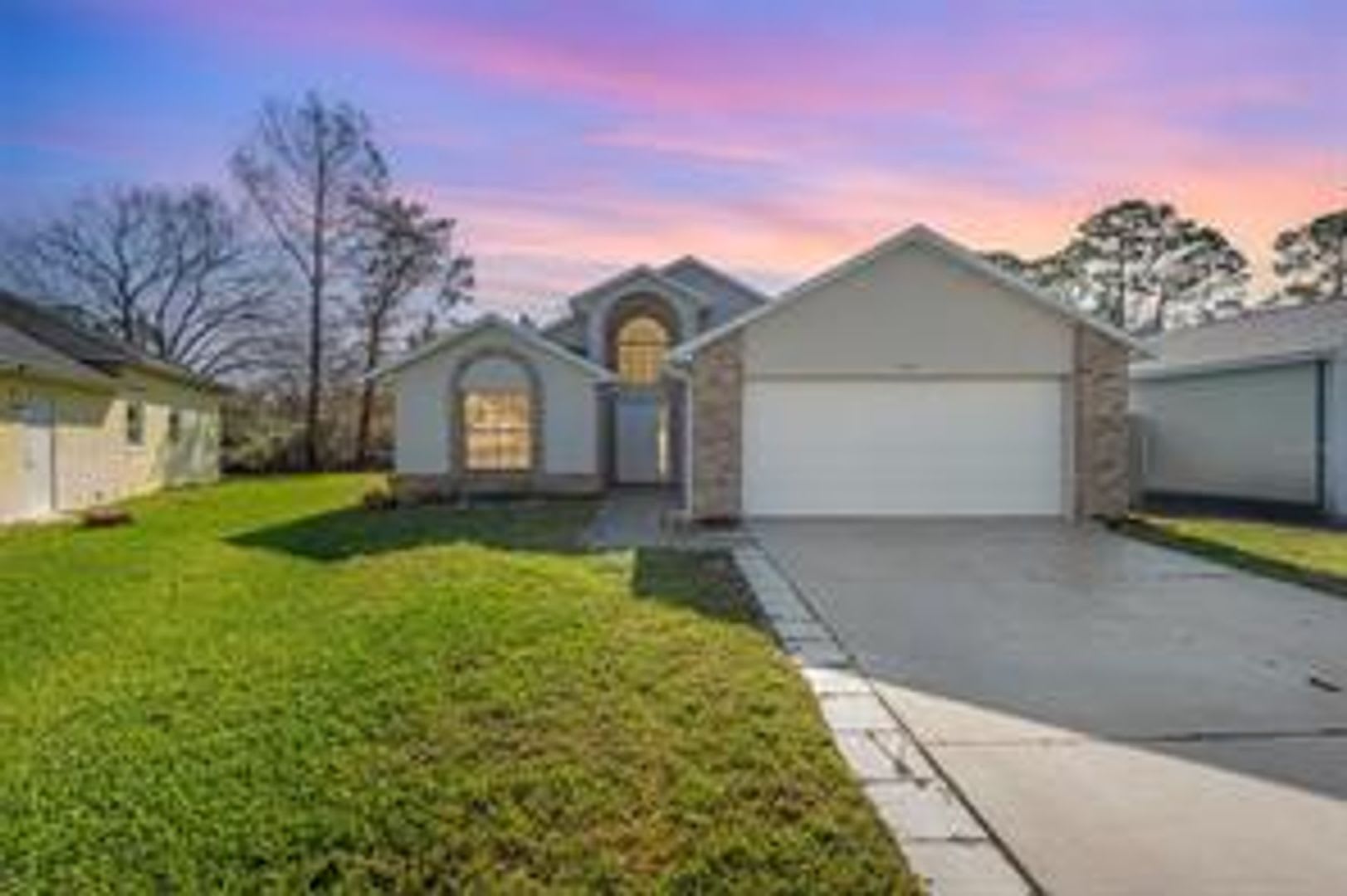 3 Bedroom / 2 Bath Home Available Now in Port Orange! – photo 1
