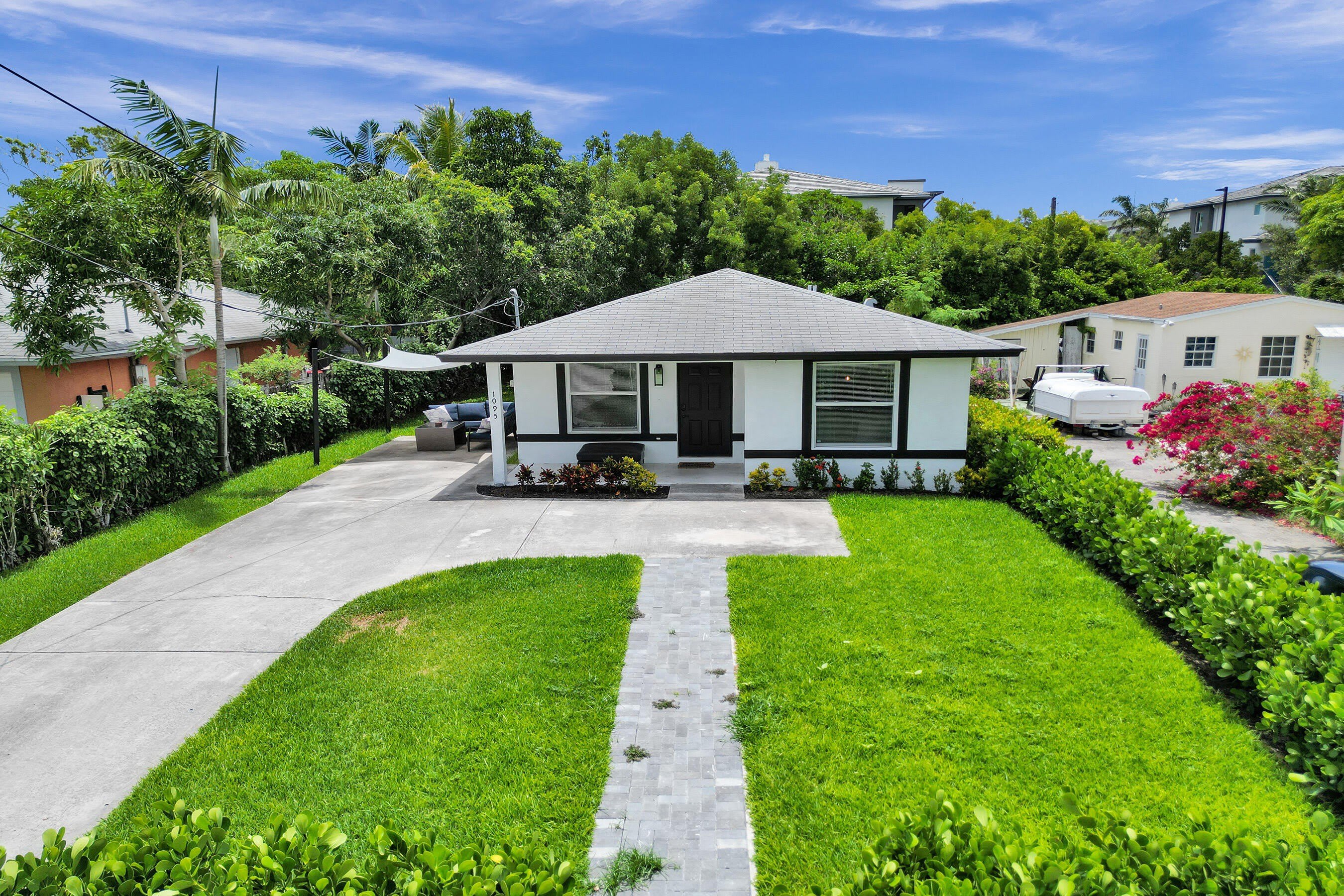 1095 Miami Boulevard – photo 1