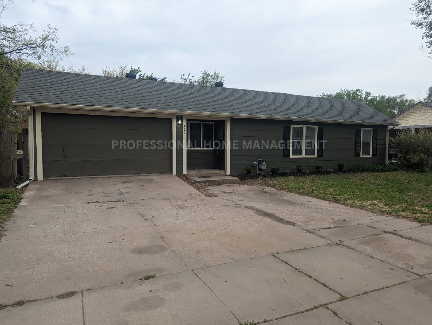 Coming Soon! West side home with 3 Beds/1.5 Baths & 2 car garage! – photo 1