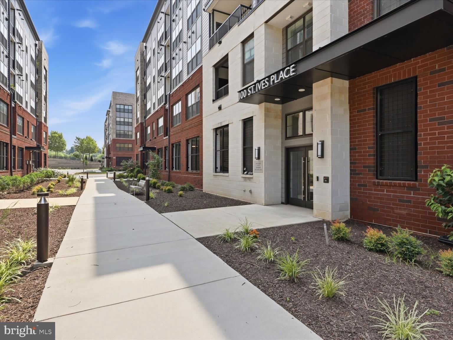 100 SAINT IVES Place – photo 1 of 32