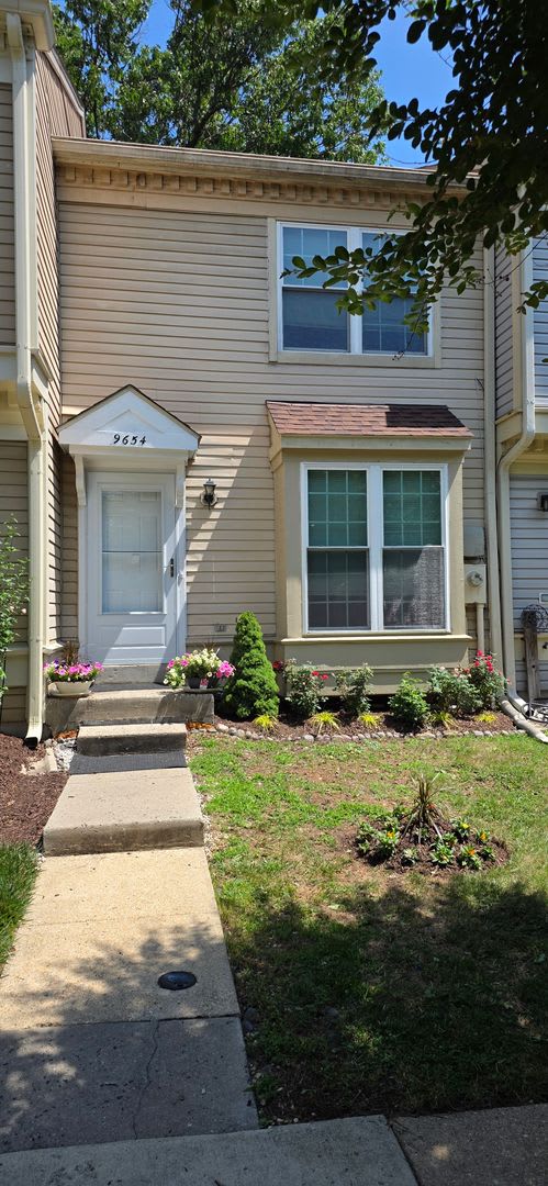 Act Fast 2 Bedroom Townhome In Columbia – photo 1