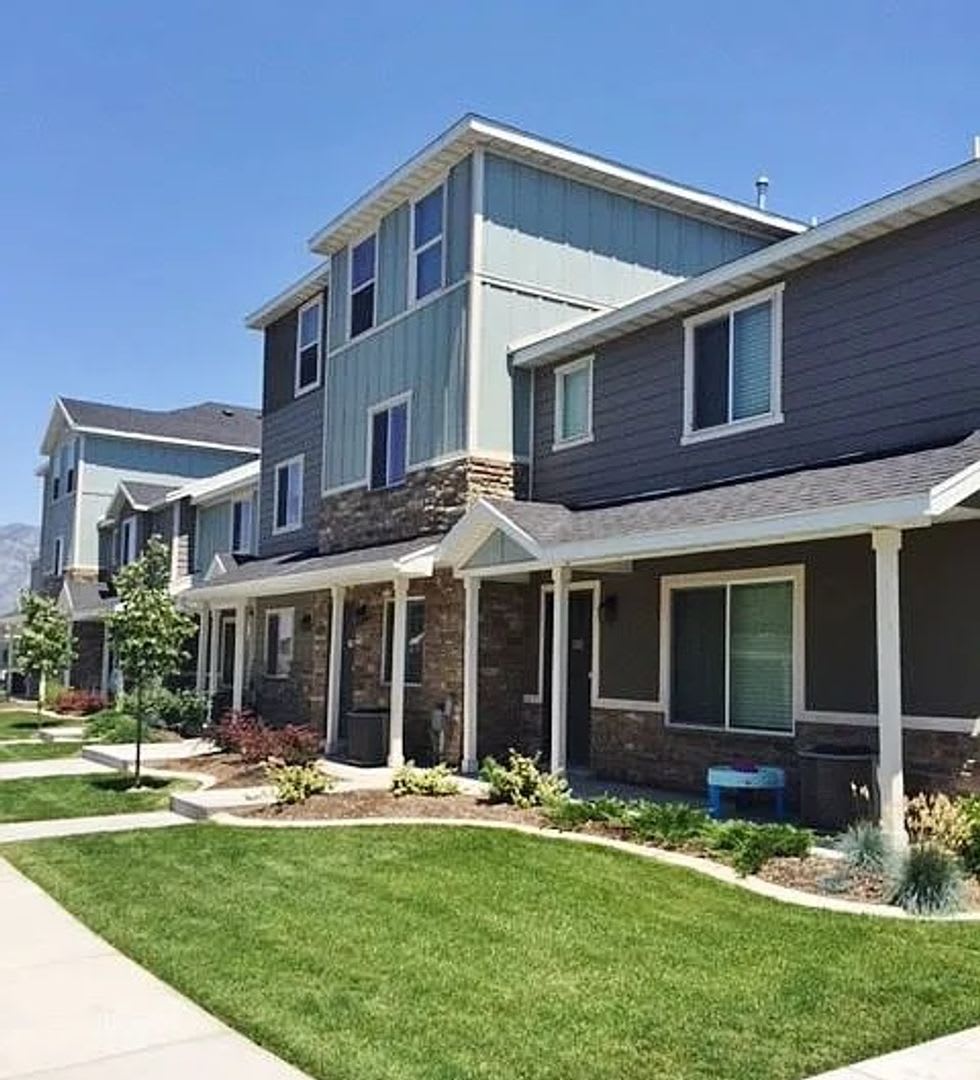 3 Bed 2.5 Bath Town Home in Vineyard for Rent – photo 1