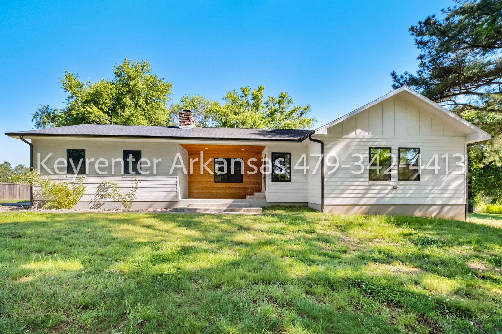 Beautiful 5‑Bedroom Home with Hardwood Floors, Fireplace &amp; Luxurious Master Suite – photo 1 of 36