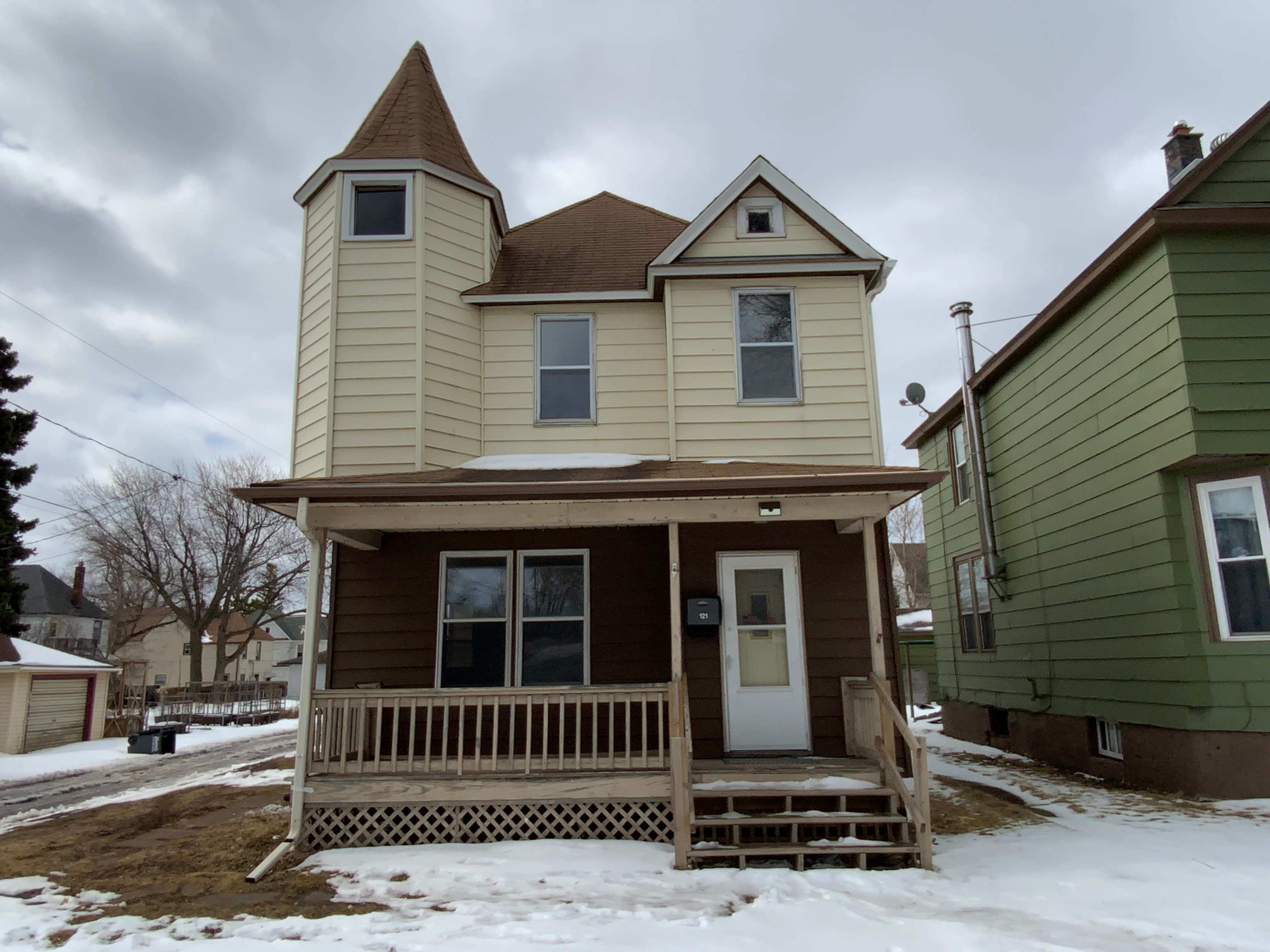 121 N 28th Ave W – photo 1