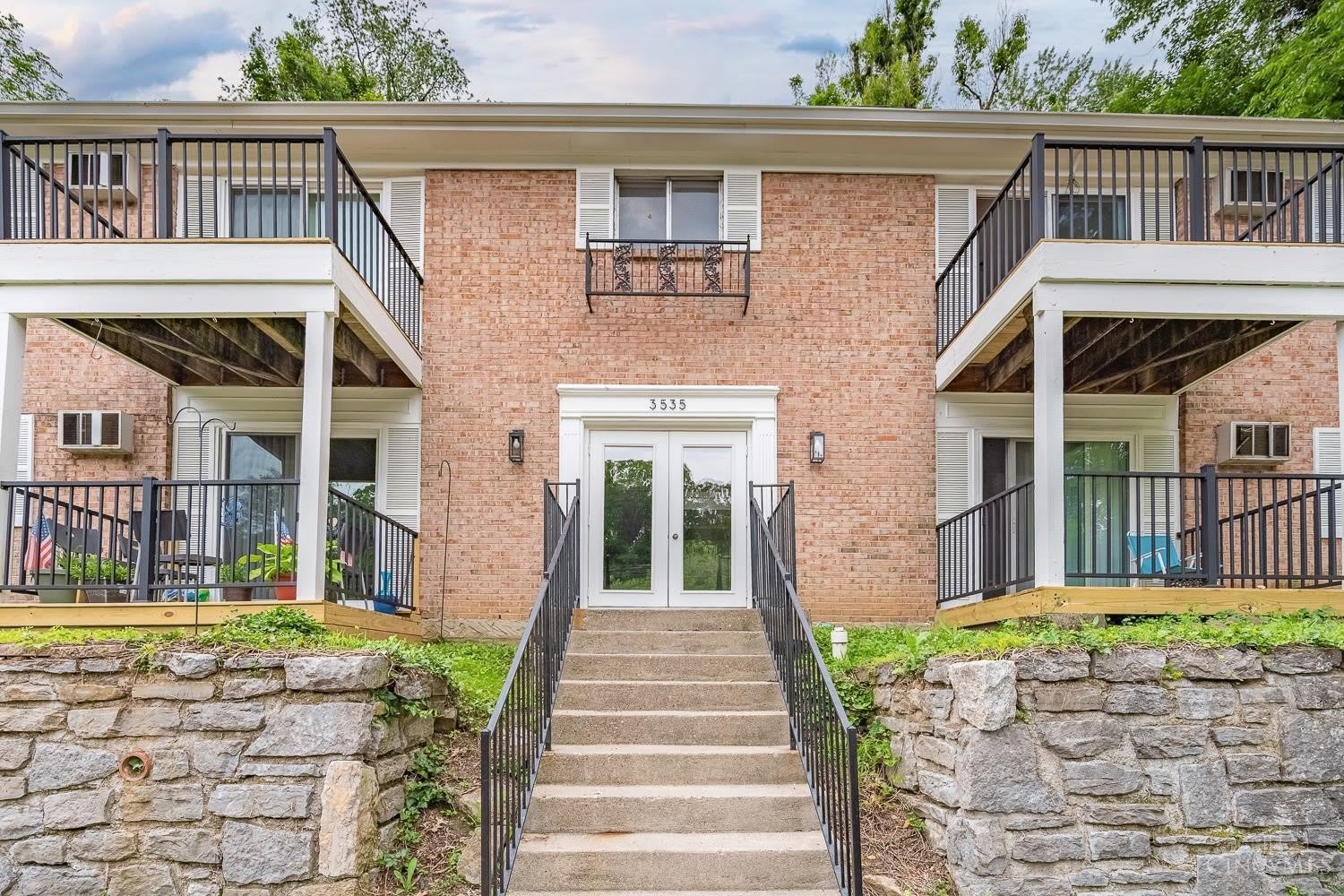 3535 Linwood Avenue – photo 1