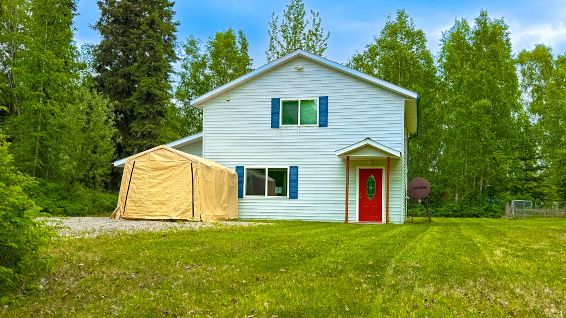 3 Bedroom Home In North Pole With Garage – photo 1 of 27