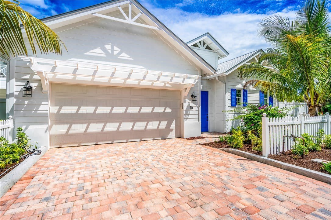 10 Strand Drive – photo 1 of 36