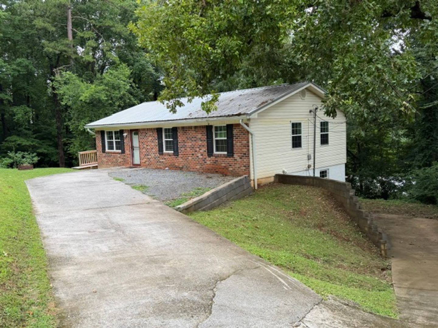 3 Bedroom 2 Bathroom Ranch Style Home With Full Finished Basement Lawncare Included Pets Allowed With Pet Fees – photo 1 of 12
