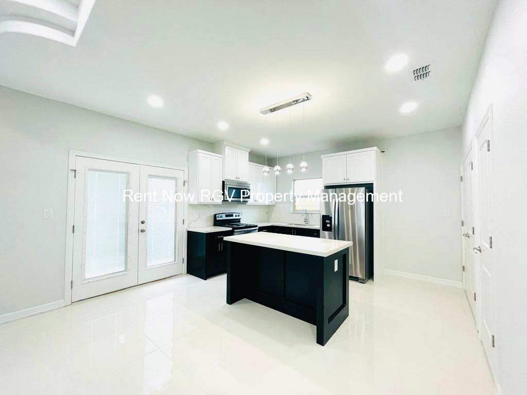 208 W Rutherford Ave – photo 1