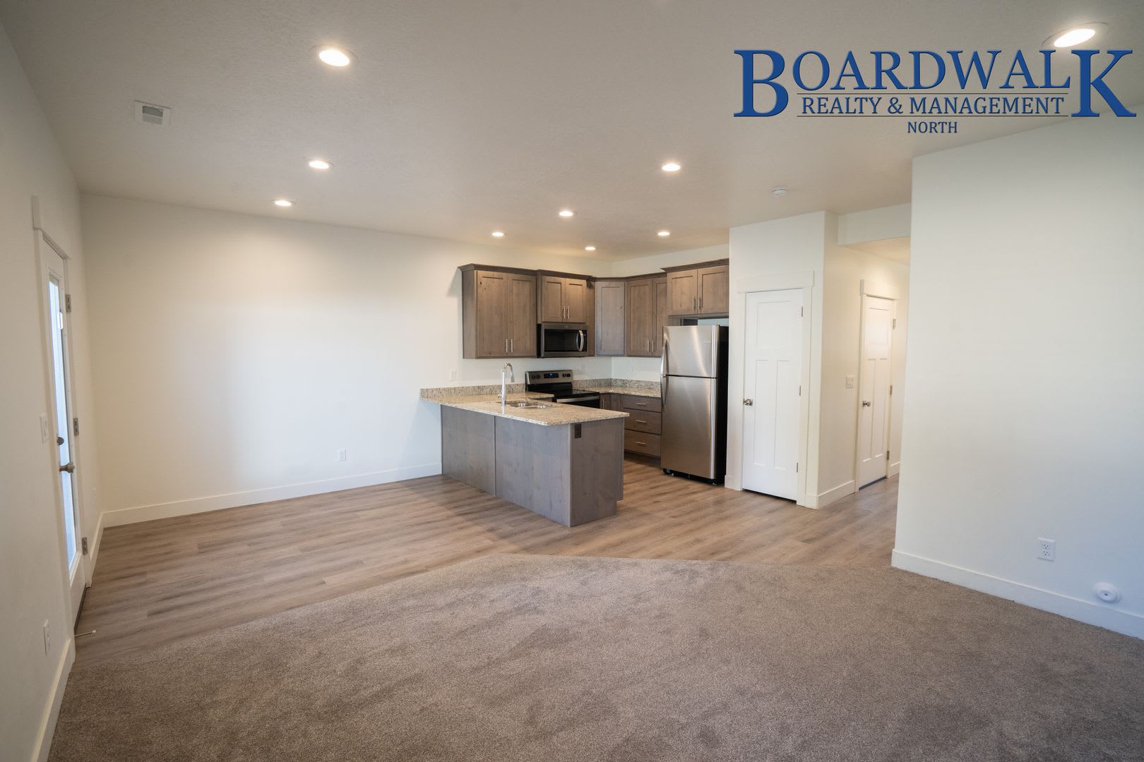 Great 3 Bedroom Townhome with Garage – photo 1 of 24