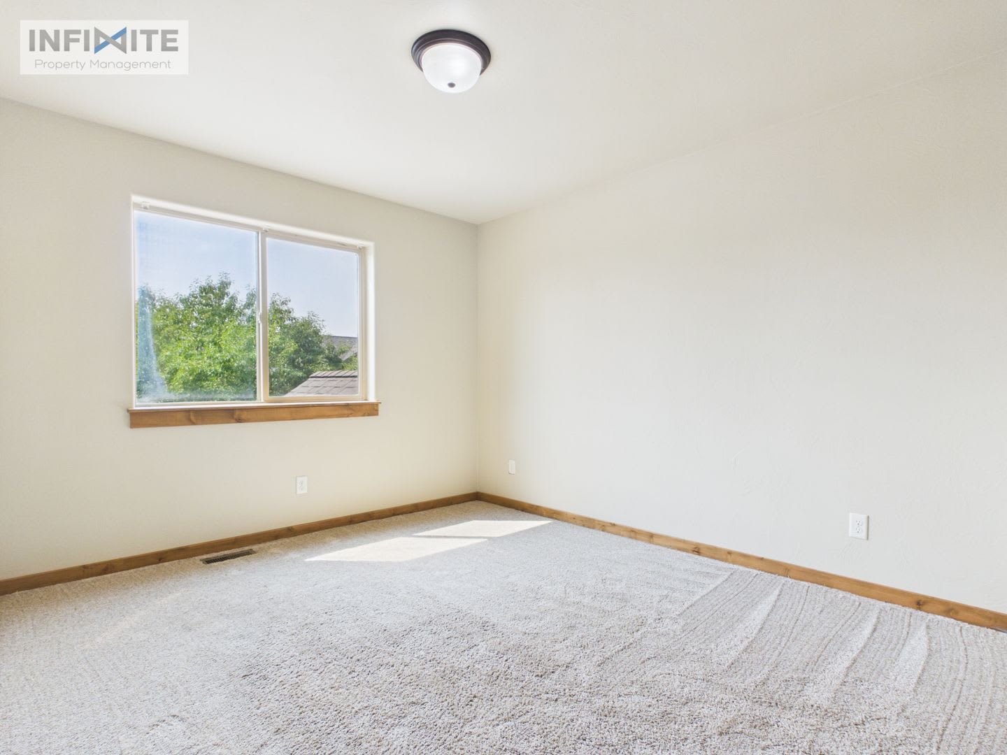 Beautiful 3 Bedroom Condo Near Four Corners – photo 1 of 18