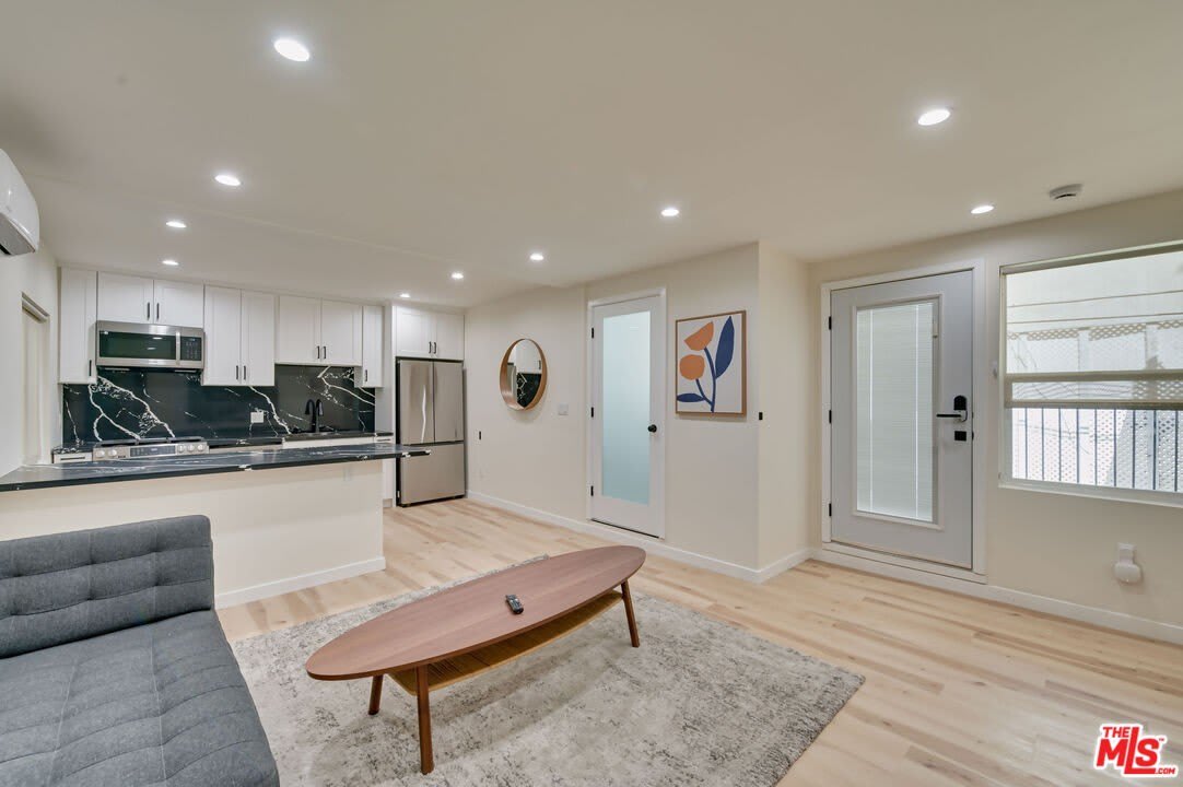 9042 Phyllis Ave – photo 1