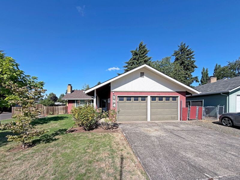 184 Lynnbrook Dr – photo 1 of 321